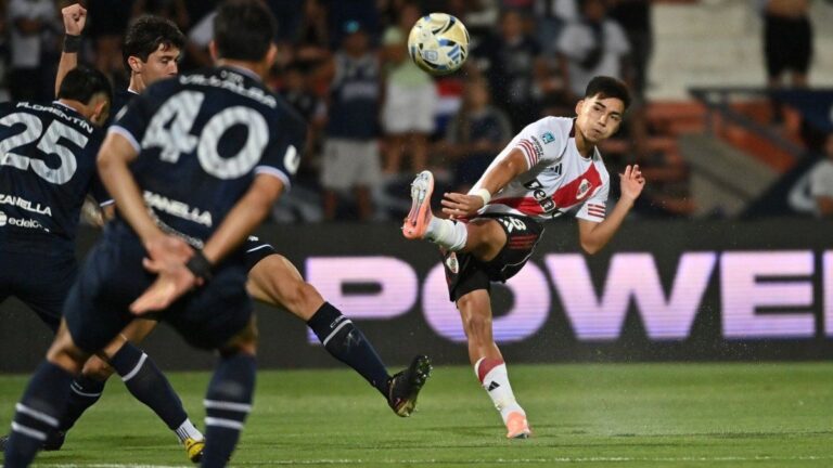A la espera de Chacho Coudet, River empató 1-1 con Independiente Rivadavia en Mendoza