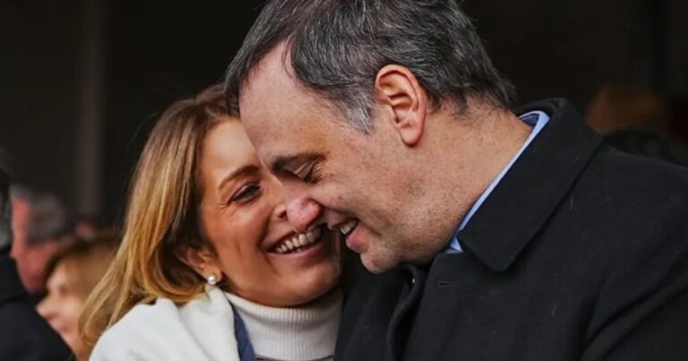 Adorni. Del discurso anticasta al avión oficial