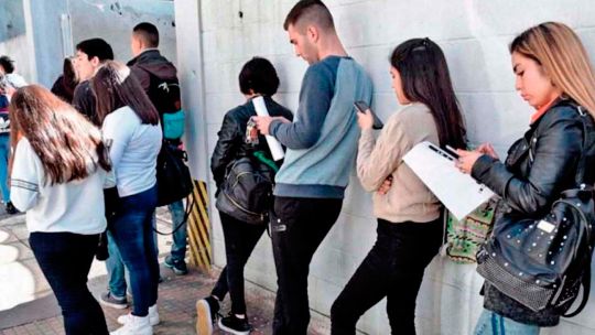 En «QR!», José Amore alertó: «Un 40% de los jóvenes aceptaría menos democracia si hay trabajo»