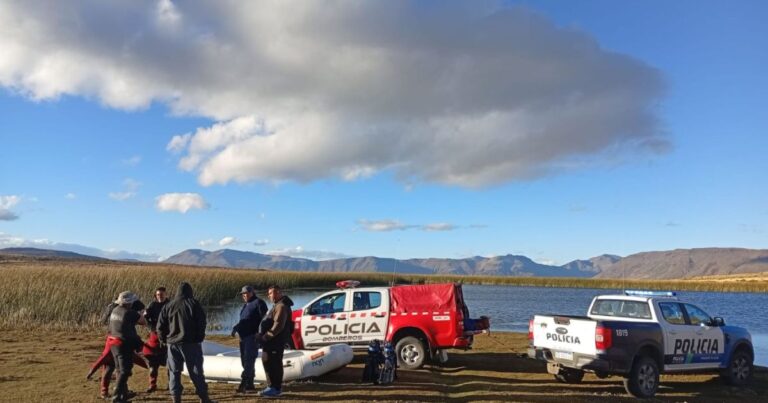 Operativo de búsqueda en la laguna Las Totoras, cerca de Caviahue, Neuquén.