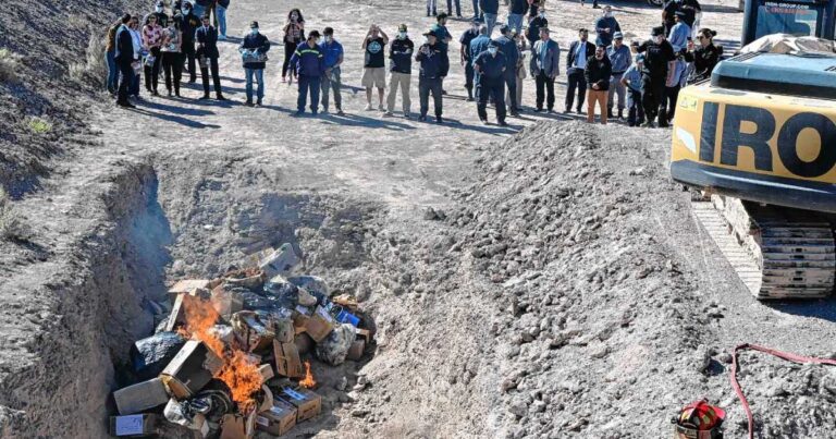 Operativo de incineración de drogas en la Planta de Residuos II de General Roca, con presencia de autoridades judiciales y de seguridad.