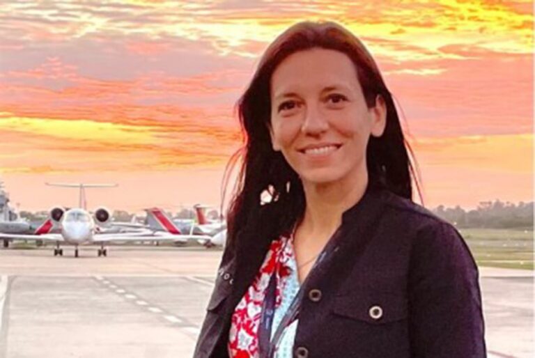 La Justicia protege a testigo clave del vuelo de Adorni