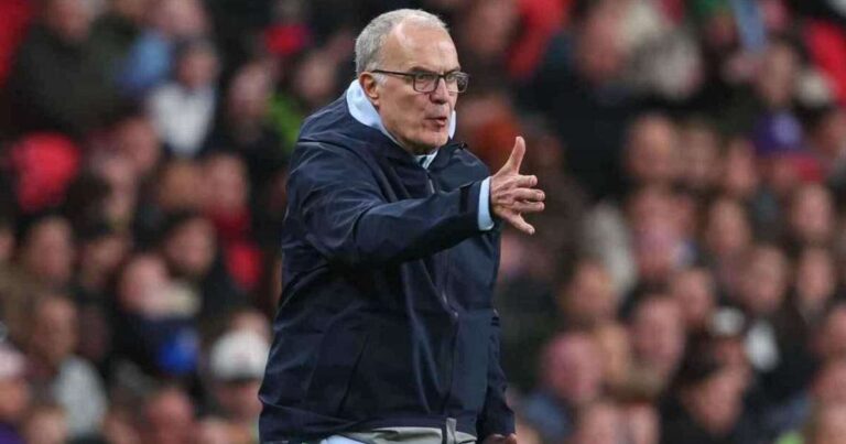 Marcelo Bielsa durante una conferencia de prensa.