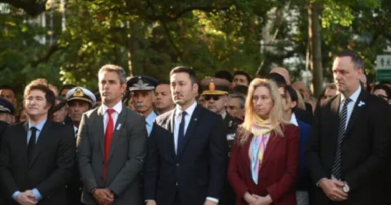 Manuel Adorni, jefe de Gabinete, en la Casa Rosada.