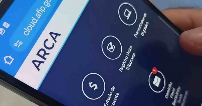 Logo de ARCA y un documento con leyenda 