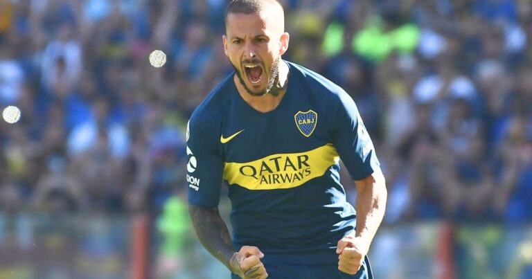 Darío Benedetto, jugador de Barcelona de Guayaquil, en un partido de fútbol.