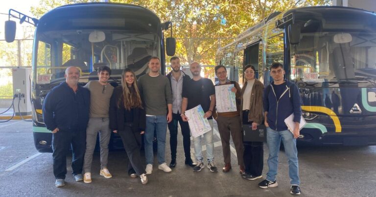 Colectivo eléctrico en la Ciudad de Buenos Aires, parte del programa de modernización eBRT2030.