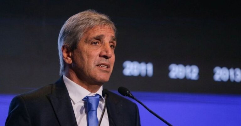 El ministro de Economía, Luis Caputo, durante su exposición en Washington.