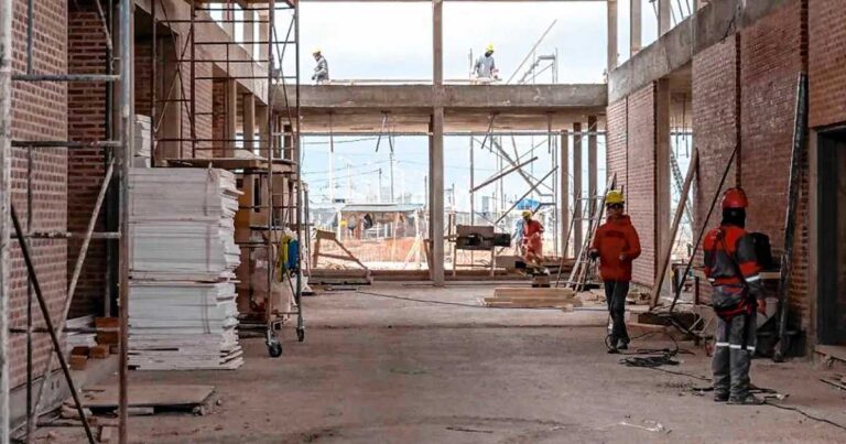 Ilustración de un edificio escolar moderno, representando la nueva escuela técnica EPET 29 en Centenario, Río Negro.