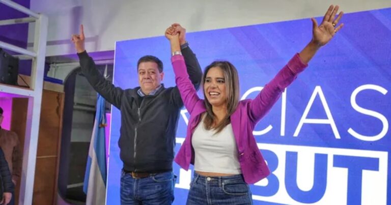 Mapa de la provincia de Chubut con iconos representando finanzas y justicia.