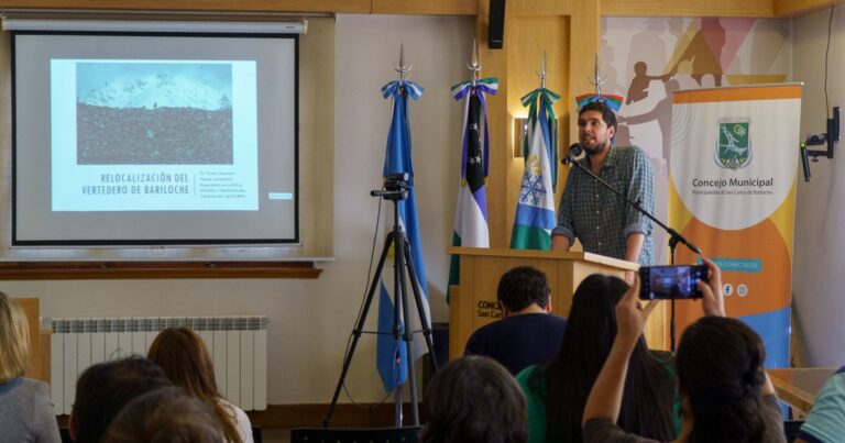 Sesión del Concejo Municipal de Bariloche durante el debate sobre el basural.