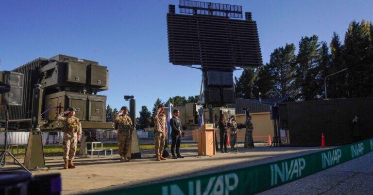Radar móvil RPA-200M desarrollado por INVAP para el Ejército Argentino