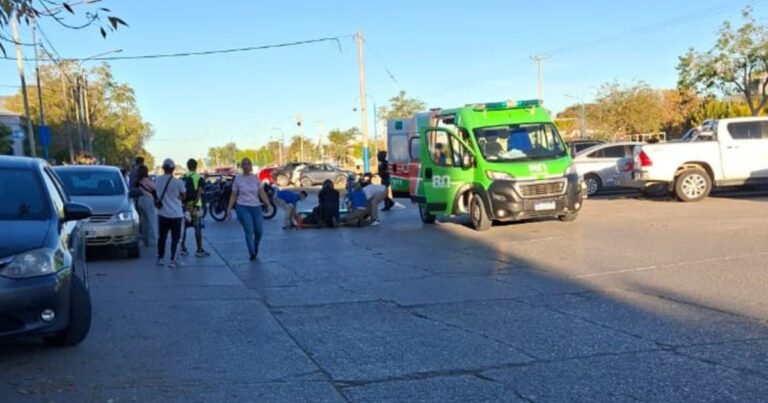 Ilustración de calle en zona urbana, representativa de un escenario de tránsito.