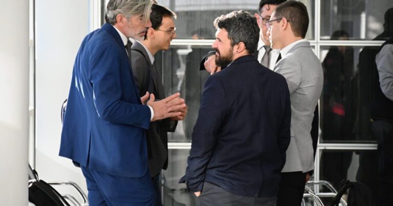 Fiscal Maximiliano Breide Obeid durante una declaración sobre el caso de contaminación en Neuquén