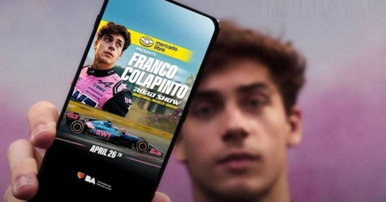 Franco Colapinto piloteando el Alpine A526 en el circuito de Silverstone.