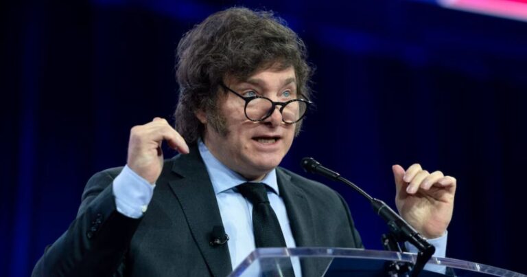 Reunión de trabajo en la Casa Rosada sobre estrategia política