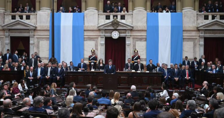 Gráfico representando fondos de coparticipación federal y banderas provinciales.