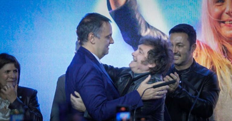 Manuel Adorni, Jefe de Gabinete de la Nación, en un acto oficial.