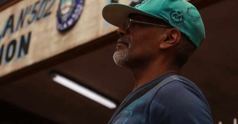 Mike Dee, pionero del hip hop argentino, en una presentación.