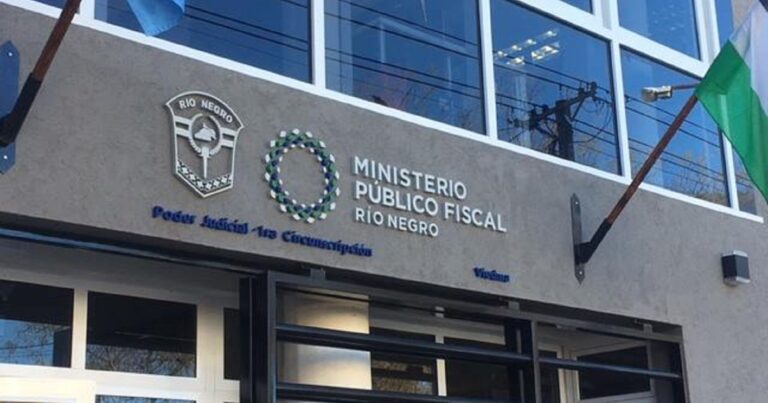 Ilustración de un procedimiento policial en la ciudad de Viedma, Río Negro.