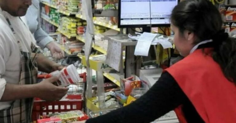 Gráfico estadístico del INDEC mostrando porcentajes de informalidad laboral por grupos de edad