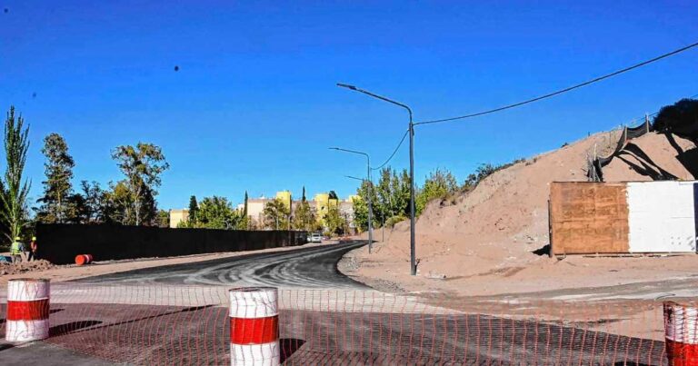 Mapa esquemático o fotografía aérea mostrando los desvíos y el sector de obra en el Acceso Norte de la ciudad de Neuquén.