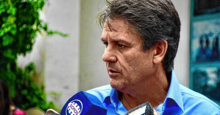 Autoridades municipales supervisan el inicio de las obras de gas en un barrio de Neuquén.