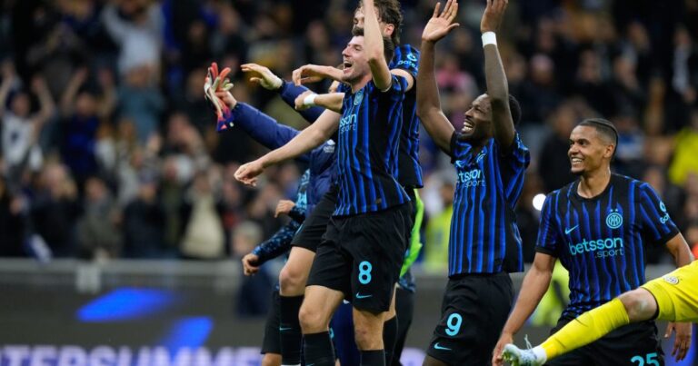 Jugadores del Inter de Milán celebrando un gol durante el partido contra el Como 1907.