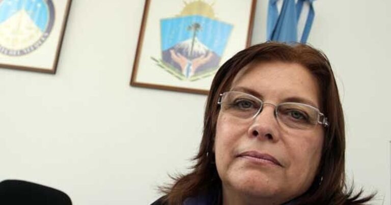 Edificio de tribunales o símbolo de la justicia representando la vacante judicial en Zapala, Neuquén.