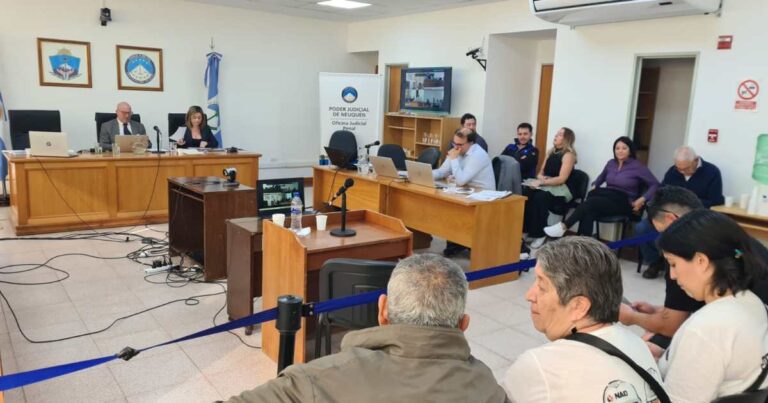Sede judicial donde se desarrolla el juicio por la explosión en la destilería de Plaza Huincul