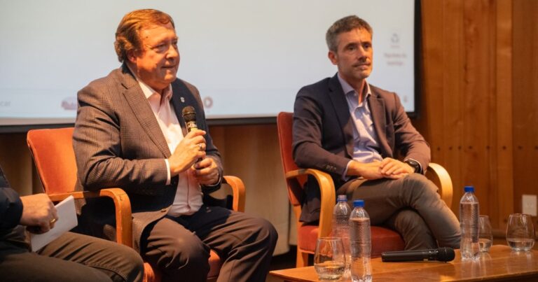 Autoridades provinciales y del CFI durante la presentación del fondo InnovaCFI en Bariloche.