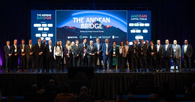 Autoridades durante la apertura del Andean Capital Forum en Mendoza.