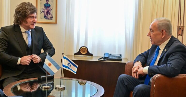 El presidente argentino Javier Milei y el primer ministro israelí Benjamin Netanyahu durante una declaración conjunta en Jerusalén.