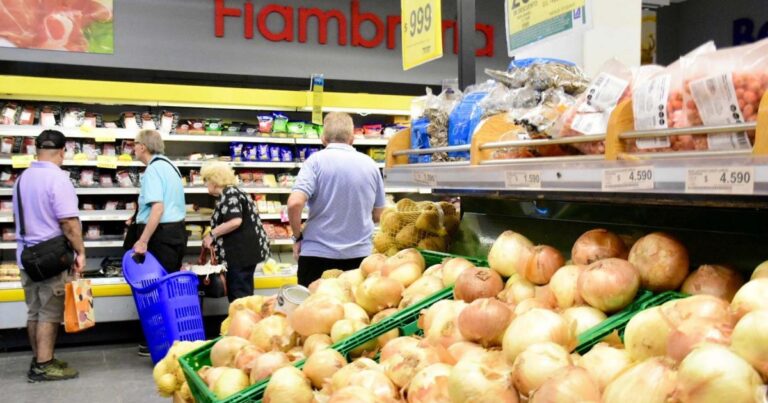 Gráfico comparativo de la inflación mensual por provincia en marzo, destacando a Neuquén y Río Negro.