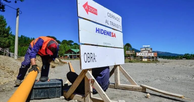 Logo del Ente Provincial de Energía del Neuquén (EPEN) sobre un fondo relacionado con energía y viviendas