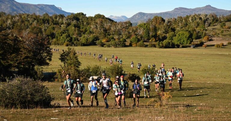 Corredores compitiendo en los senderos de montaña durante la Patagonia Run 2026 en San Martín de los Andes.