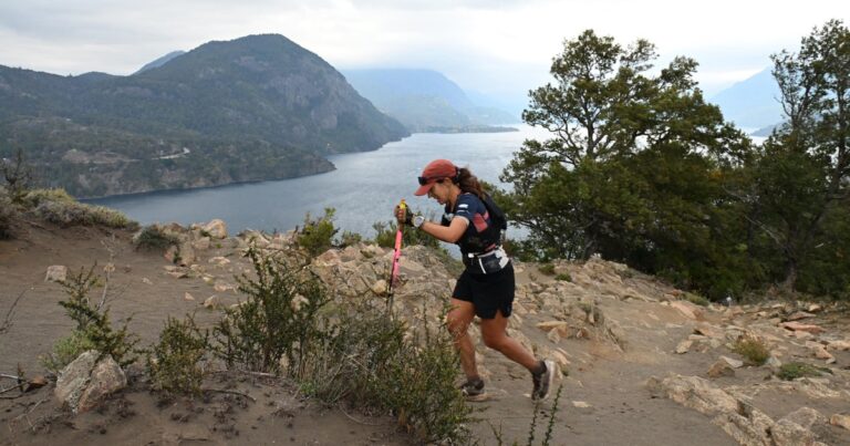 Corredores participando en la Patagonia Run en paisajes de la Patagonia.