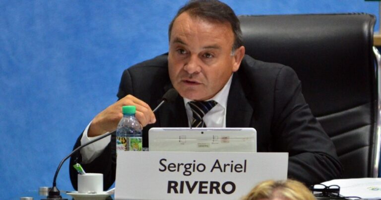 Ariel Rivero, referente de Primero Río Negro, durante una conferencia de prensa.