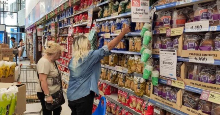 Gráfico ilustrativo de la evolución de la inflación con flecha descendente