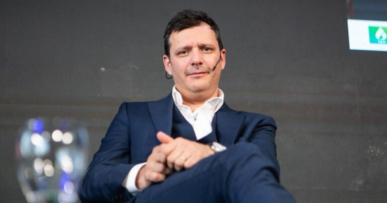 Juan Cruz López, fundador de Brava Ingeniería, en una obra de la empresa.