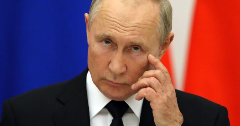 Mapa de la región de Ucrania con símbolos de alto el fuego superpuestos.