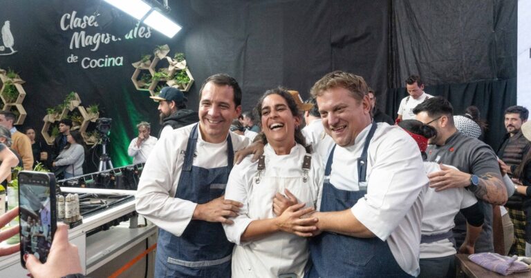 El chef Sebastián Mazzuchelli en su nuevo local Finca Araucaria, en Cipolletti.