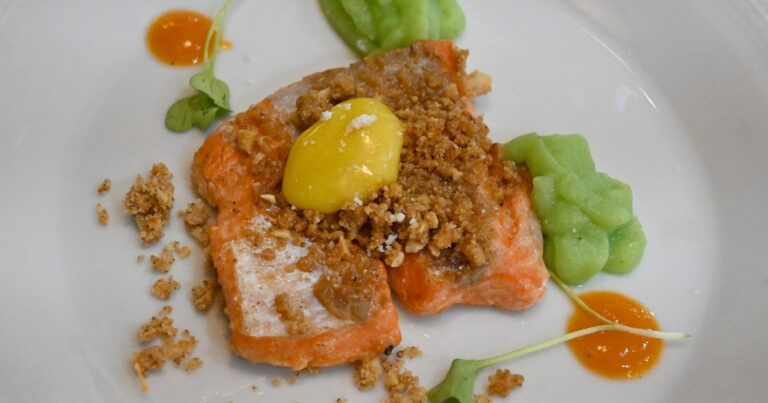 Chefs y organizadores en una edición anterior del evento Traful Invita en Villa Traful, Neuquén.