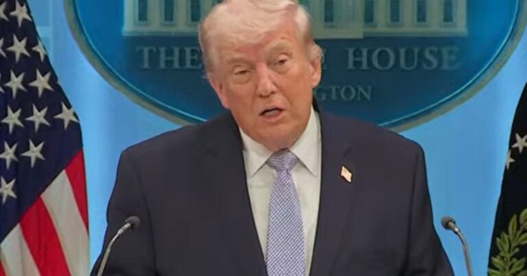 Donald Trump durante una rueda de prensa en la Casa Blanca.