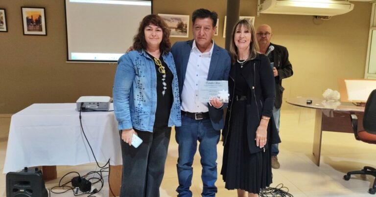 Vista histórica o actual del río Negro a su paso por Viedma, con referencia a su origen colonial.